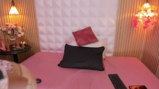 Melanieharriso  online show from 12.12.24