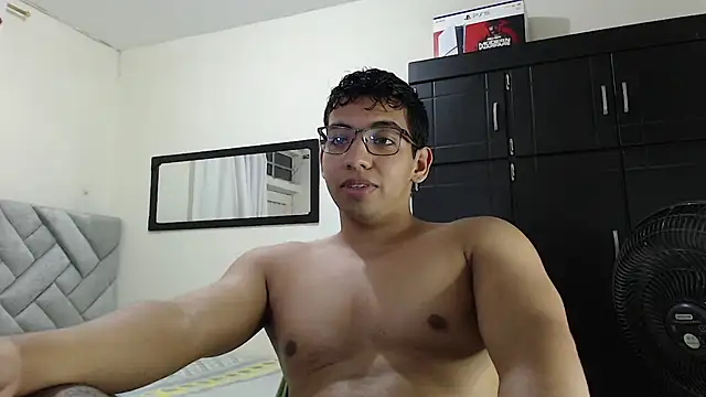 Snapshot of armz5790 chatting on 12.10.24 armz5790 online show from 12.10.24
