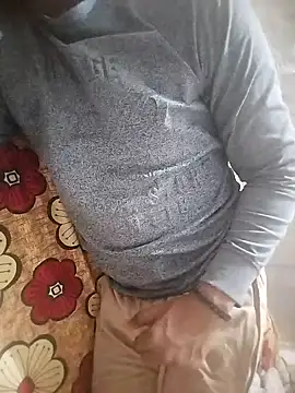 Snapshot of pura43 chatting on 02.25.25 pura43 online show from 02.25.25