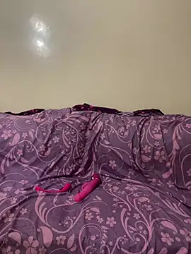 Layla-daloua online show from 04.12.26