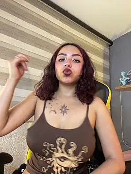 Liittleluaa  online show from 02.19.25