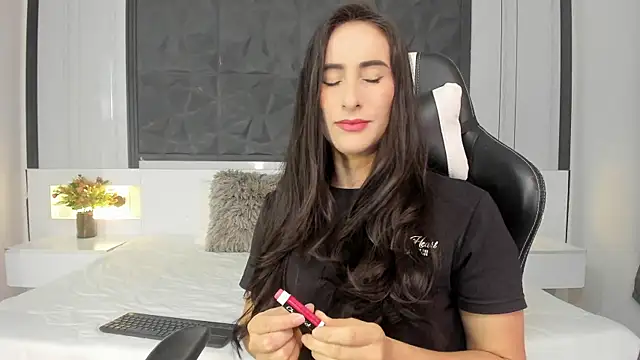 SaraGomez1 online show from 10.08.25