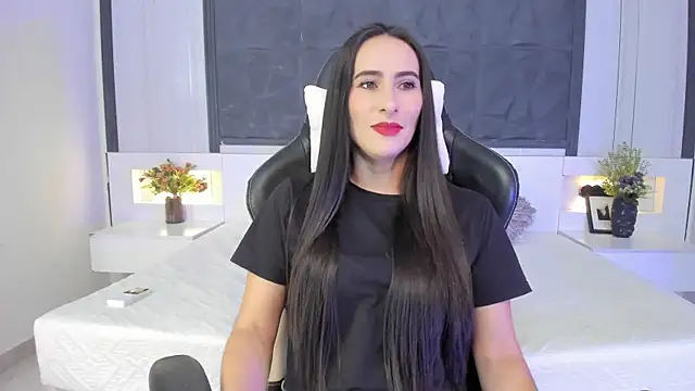 SaraGomez1 online show from 10.15.25