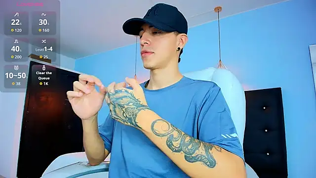 Snapshot of Lobo_17_ chatting on 09.18.25 Lobo 17  online show from 09.18.25