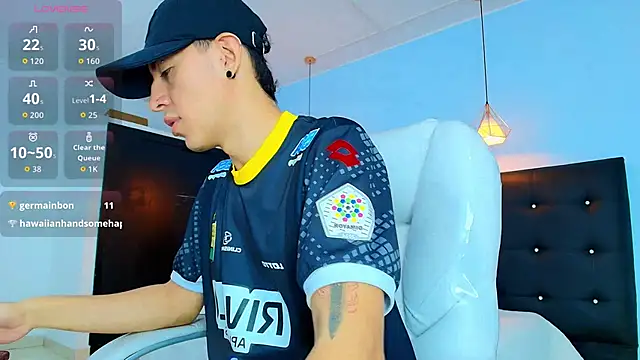 Snapshot of Lobo_17_ chatting on 09.20.25 Lobo 17  online show from 09.20.25