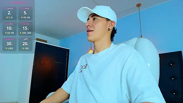 Snapshot of Lobo_17_ chatting on 09.23.25 Lobo 17  online show from 09.23.25