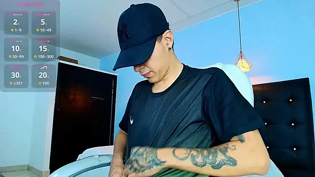 Snapshot of Lobo_17_ chatting on 09.24.25 Lobo 17  online show from 09.24.25