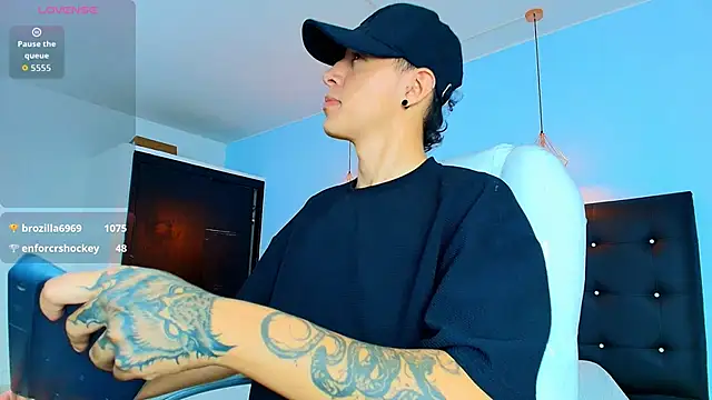 Snapshot of Lobo_17_ chatting on 09.25.25 Lobo 17  online show from 09.25.25