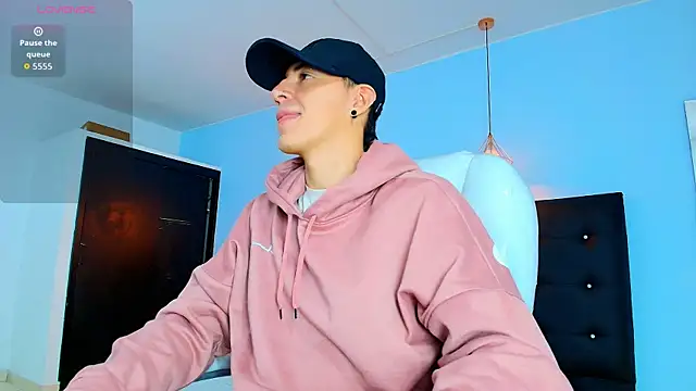 Snapshot of Lobo_17_ chatting on 09.26.25 Lobo 17  online show from 09.26.25