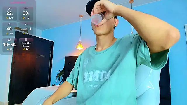 Snapshot of Lobo_17_ chatting on 09.28.25 Lobo 17  online show from 09.28.25