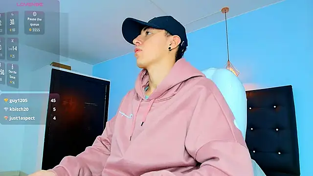 Snapshot of Lobo_17_ chatting on 10.01.25 Lobo 17  online show from 10.01.25