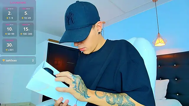 Snapshot of Lobo_17_ chatting on 10.03.25 Lobo 17  online show from 10.03.25