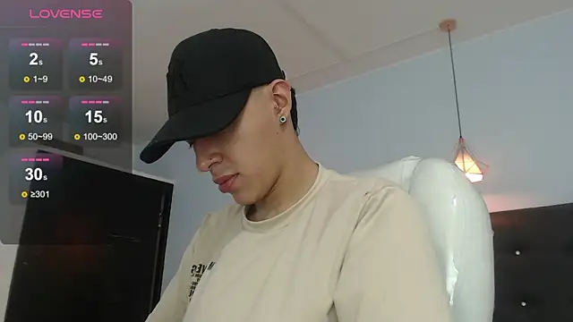 Snapshot of Lobo_17_ chatting on 10.07.25 Lobo 17  online show from 10.07.25