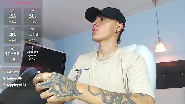 Snapshot of Lobo_17_ chatting on 10.14.25 Lobo 17  online show from 10.14.25