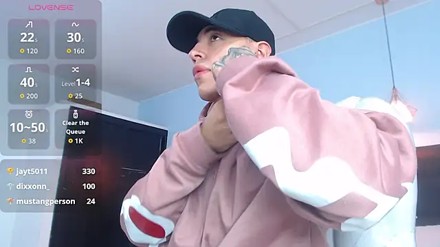 Snapshot of Lobo_17_ chatting on 10.15.25 Lobo 17  online show from 10.15.25