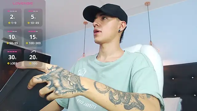 Snapshot of Lobo_17_ chatting on 10.16.25 Lobo 17  online show from 10.16.25