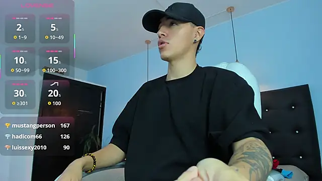 Snapshot of Lobo_17_ chatting on 10.19.25 Lobo 17  online show from 10.19.25