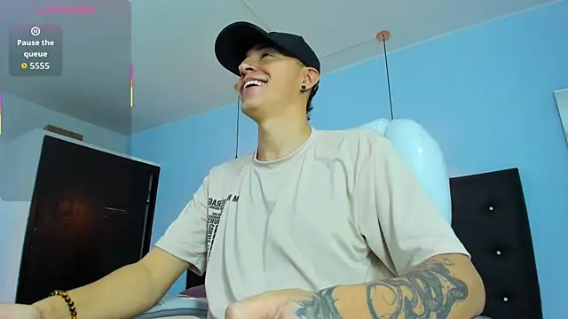 Snapshot of Lobo_17_ chatting on 10.21.25 Lobo 17  online show from 10.21.25