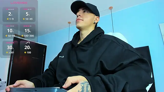 Snapshot of Lobo_17_ chatting on 10.22.25 Lobo 17  online show from 10.22.25