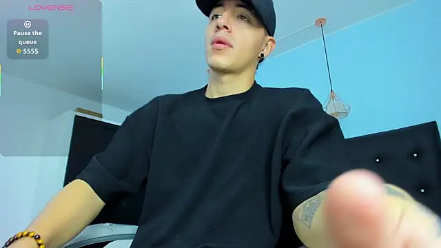 Snapshot of Lobo_17_ chatting on 10.24.25 Lobo 17  online show from 10.24.25