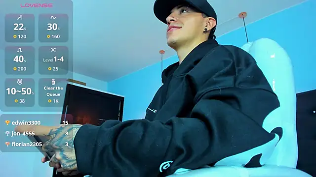 Snapshot of Lobo_17_ chatting on 11.01.25 Lobo 17  online show from 11.01.25