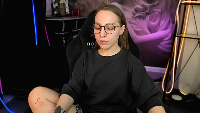 Snapshot of AphexQueen chatting on 02.14.25 AphexQueen online show from 02.14.25