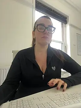 Miss Stassi online show from 02.03.25