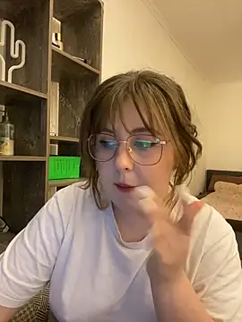 Snapshot of cinnabon_ chatting on 12.06.24 cinnabon online show from 12.06.24