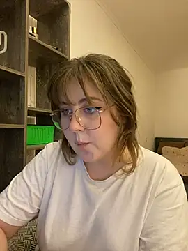 Snapshot of cinnabon_ chatting on 12.06.24 cinnabon online show from 12.06.24