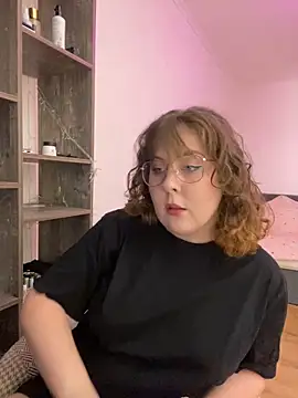 Snapshot of cinnabon_ chatting on 12.08.24 cinnabon online show from 12.08.24