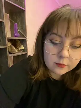 Snapshot of cinnabon_ chatting on 12.20.24 cinnabon online show from 12.20.24