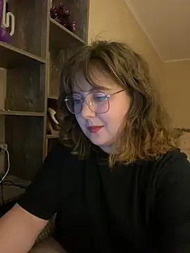 Snapshot of cinnabon_ chatting on 12.24.24 cinnabon online show from 12.24.24