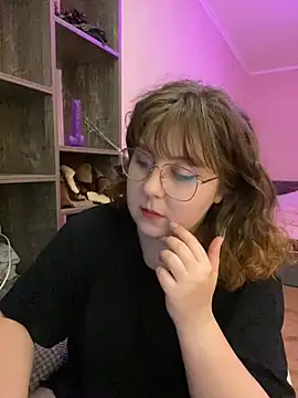 Snapshot of cinnabon_ chatting on 12.25.24 cinnabon online show from 12.25.24