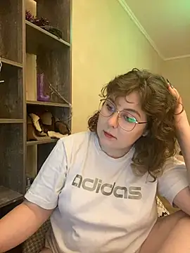 Snapshot of cinnabon_ chatting on 12.28.24 cinnabon online show from 12.28.24