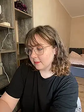 Snapshot of cinnabon_ chatting on 01.10.25 cinnabon online show from 01.10.25