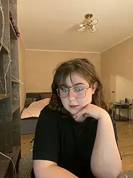 Snapshot of cinnabon_ chatting on 01.11.25 cinnabon online show from 01.11.25