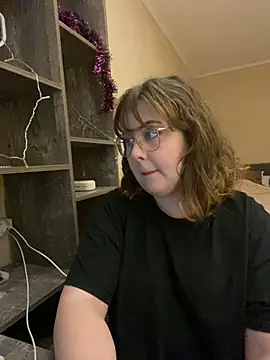 Snapshot of cinnabon_ chatting on 01.11.25 cinnabon online show from 01.11.25