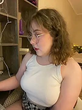 Snapshot of cinnabon_ chatting on 01.12.25 cinnabon online show from 01.12.25