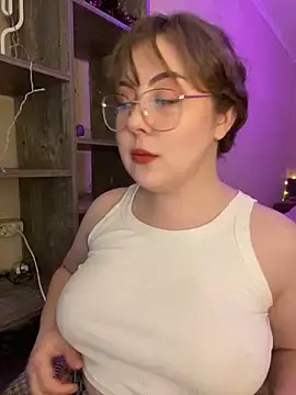 Snapshot of cinnabon_ chatting on 01.12.25 cinnabon online show from 01.12.25