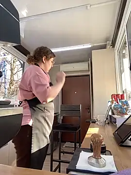 Snapshot of cinnabon_ chatting on 01.28.25 cinnabon online show from 01.28.25