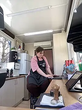 Snapshot of cinnabon_ chatting on 01.29.25 cinnabon online show from 01.29.25