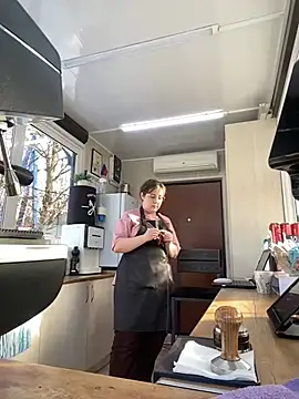 Snapshot of cinnabon_ chatting on 01.29.25 cinnabon online show from 01.29.25