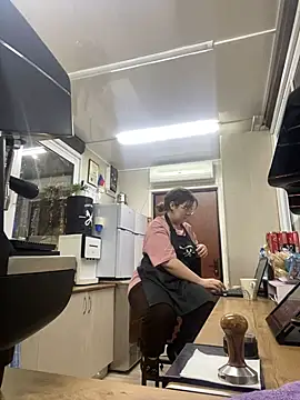 Snapshot of cinnabon_ chatting on 01.29.25 cinnabon online show from 01.29.25