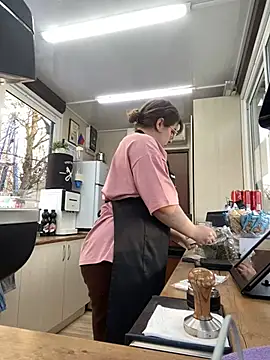 Snapshot of cinnabon_ chatting on 01.30.25 cinnabon online show from 01.30.25