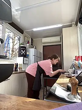 Snapshot of cinnabon_ chatting on 02.01.25 cinnabon online show from 02.01.25