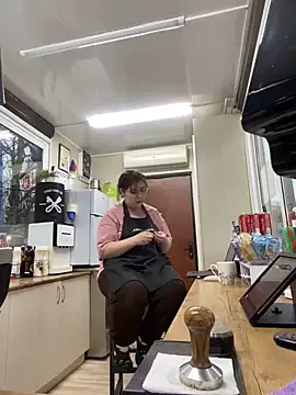 Snapshot of cinnabon_ chatting on 02.01.25 cinnabon online show from 02.01.25