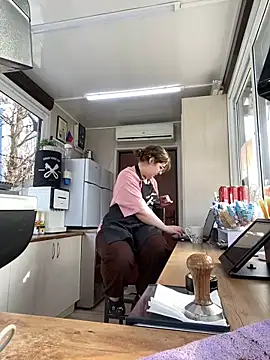 Snapshot of cinnabon_ chatting on 02.02.25 cinnabon online show from 02.02.25