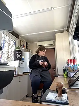 Snapshot of cinnabon_ chatting on 02.05.25 cinnabon online show from 02.05.25