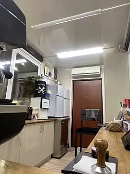 Snapshot of cinnabon_ chatting on 02.05.25 cinnabon online show from 02.05.25