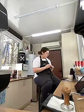 Snapshot of cinnabon_ chatting on 02.06.25 cinnabon online show from 02.06.25